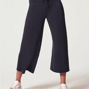 Spanx AirEssentials Cropped Wide-Leg Pant - Navy